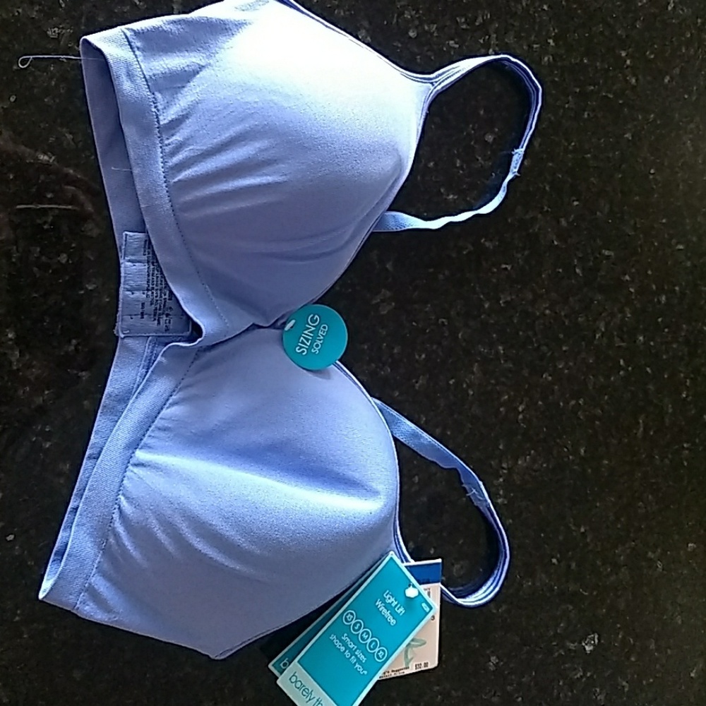 NWT barely there bra size xl